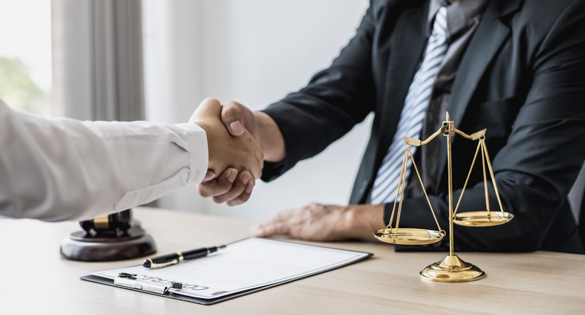 Navigating Business Disputes: Why a Skilled Litigation Attorney Matters